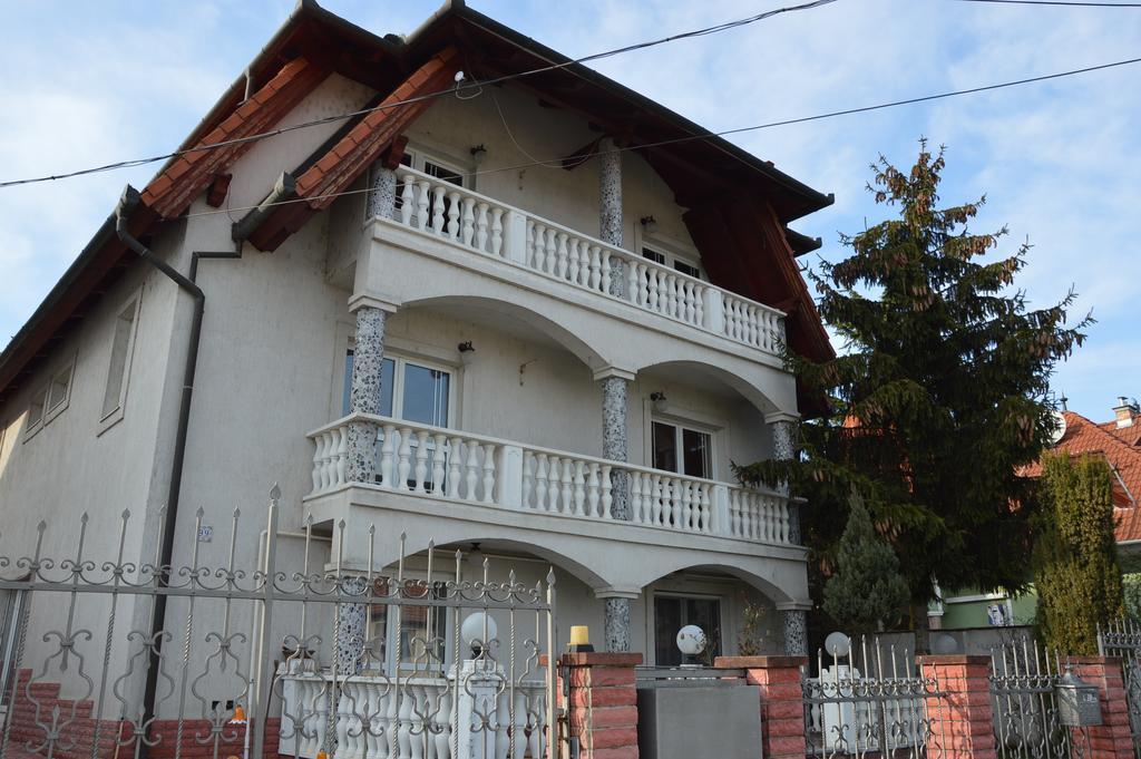 Bed and Breakfast Kristaly Apartman Hévíz Exteriér fotografie
